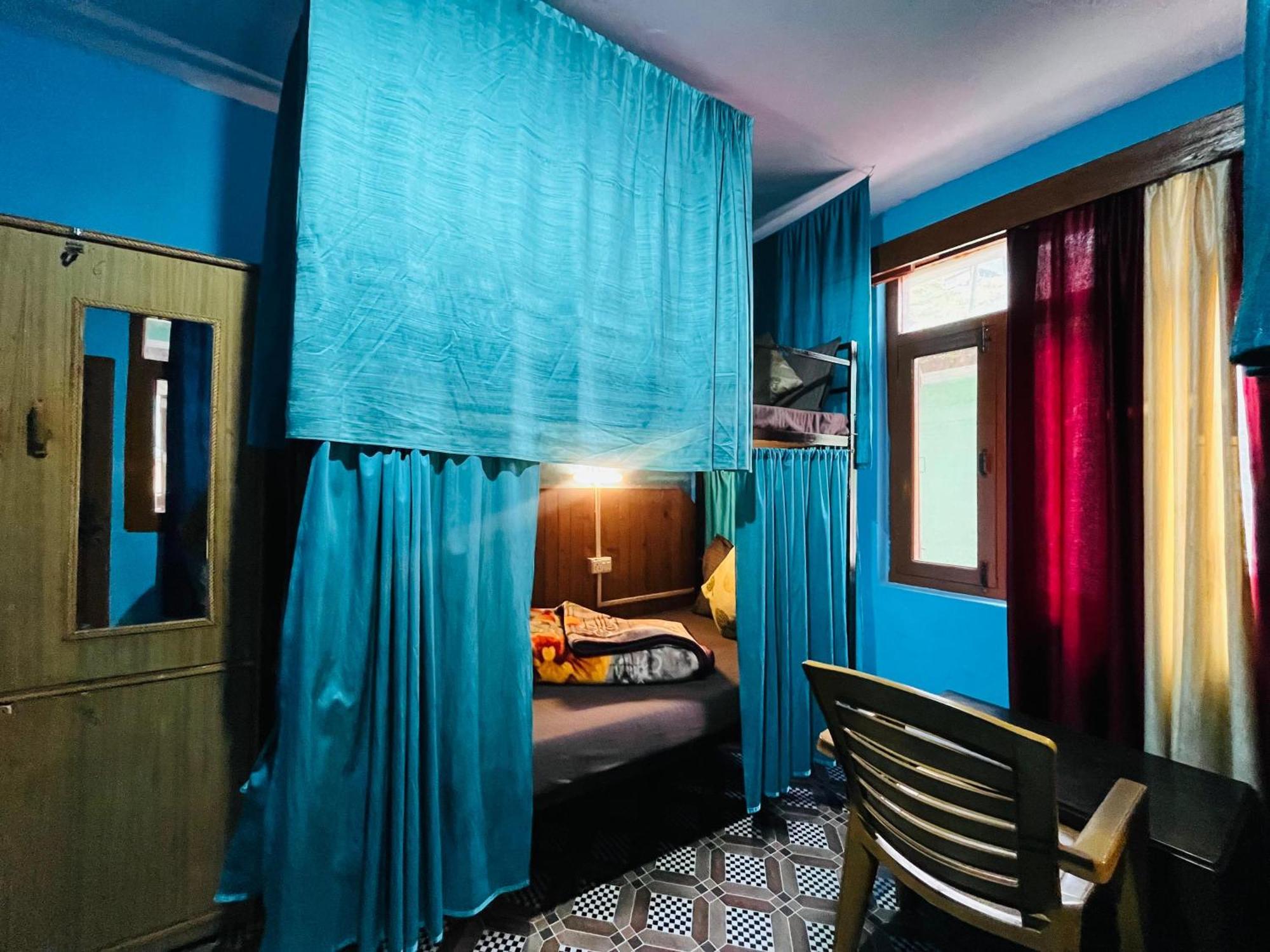Non Stop Cafe Hostel & Stay Manāli Eksteriør billede